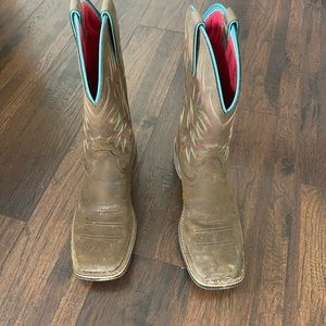 Women’s Ariat boots. Worn once. Perfect condition just need to be cleaned off